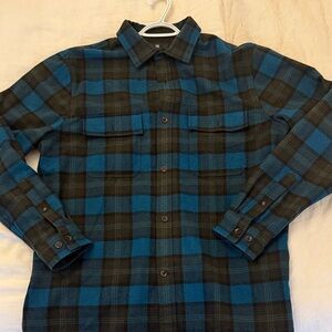 Banana Republic Blue & Black Plaid Jacket/Shirt Men’s XL